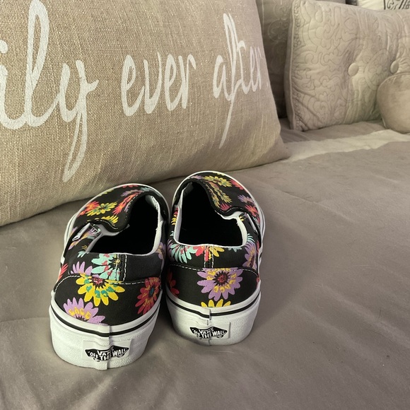 Colorful flower vans - Picture 4 of 4